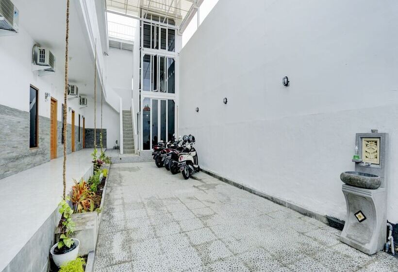 호텔 Oyo 90756 Melasti Hills Room & Cafe