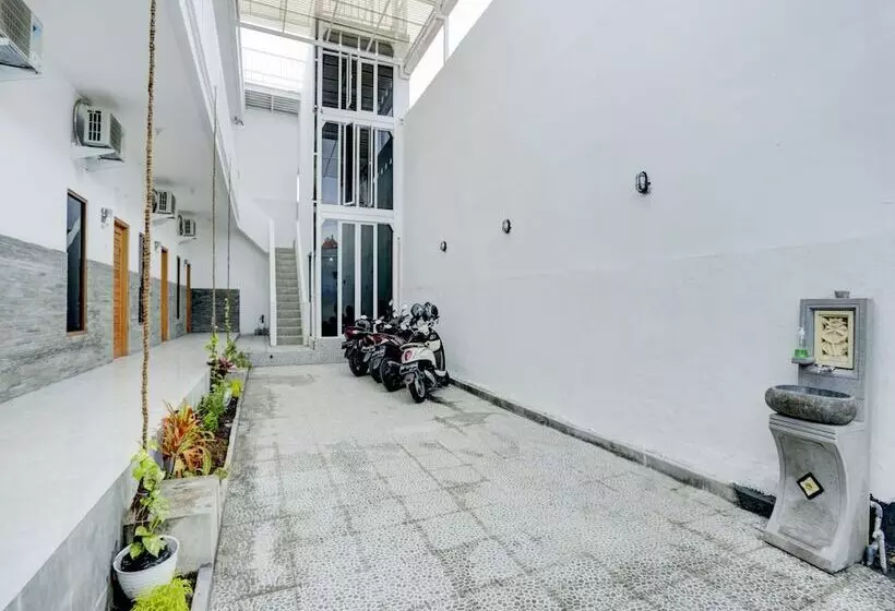 ホテル Oyo 90756 Melasti Hills Room & Cafe