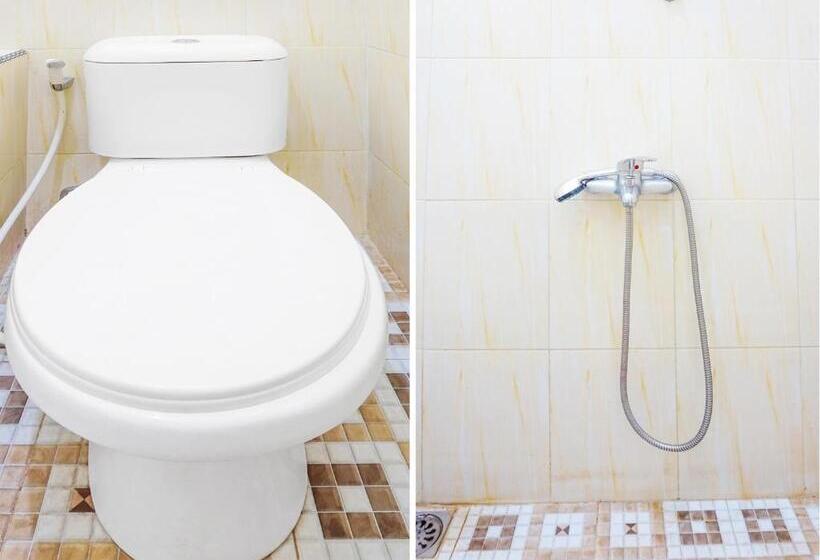 בית מלון כפרי Oyo Flagship 90723 Khalifi House Malang