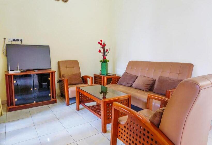 בית מלון כפרי Oyo Flagship 90723 Khalifi House Malang