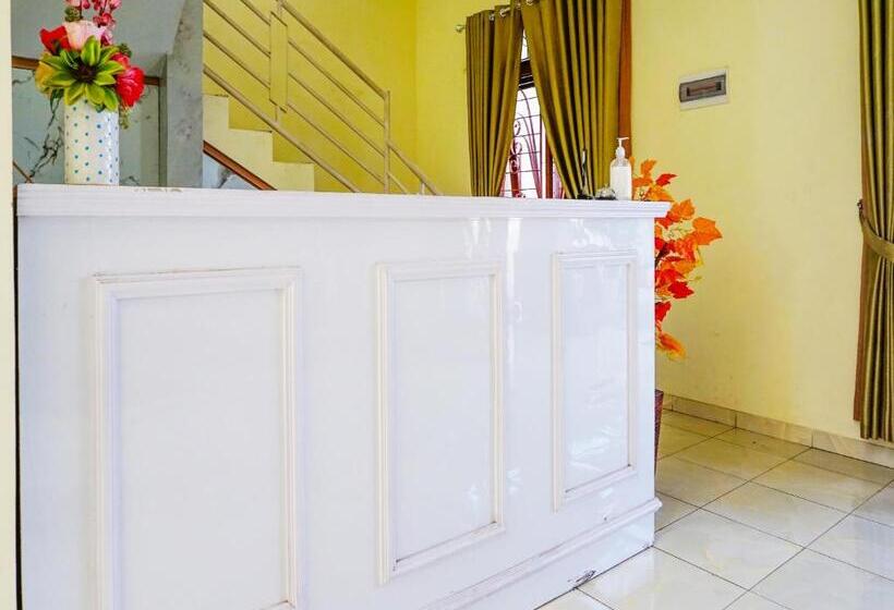 בית מלון כפרי Oyo Flagship 90723 Khalifi House Malang