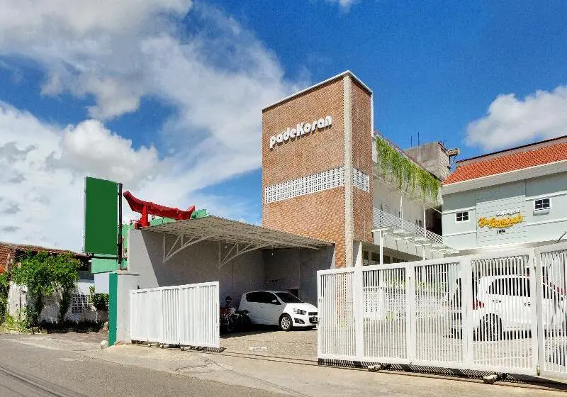 Hotel Padekosan