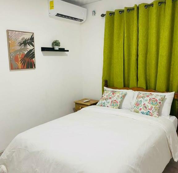 פנסיון Sunset Catalina