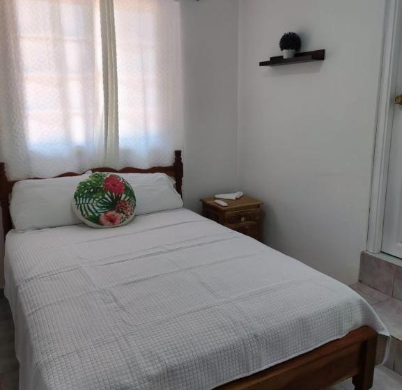 פנסיון Sunset Catalina