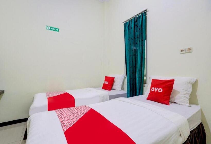 فندق Capital O 90709 Djati Guest House