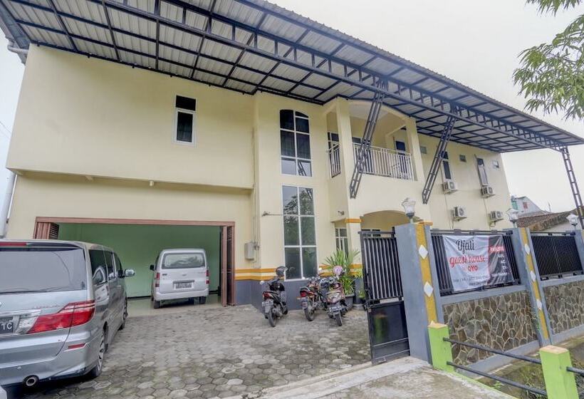 فندق Capital O 90709 Djati Guest House