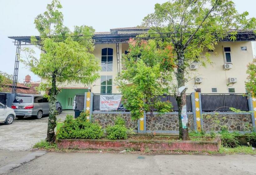 فندق Capital O 90709 Djati Guest House