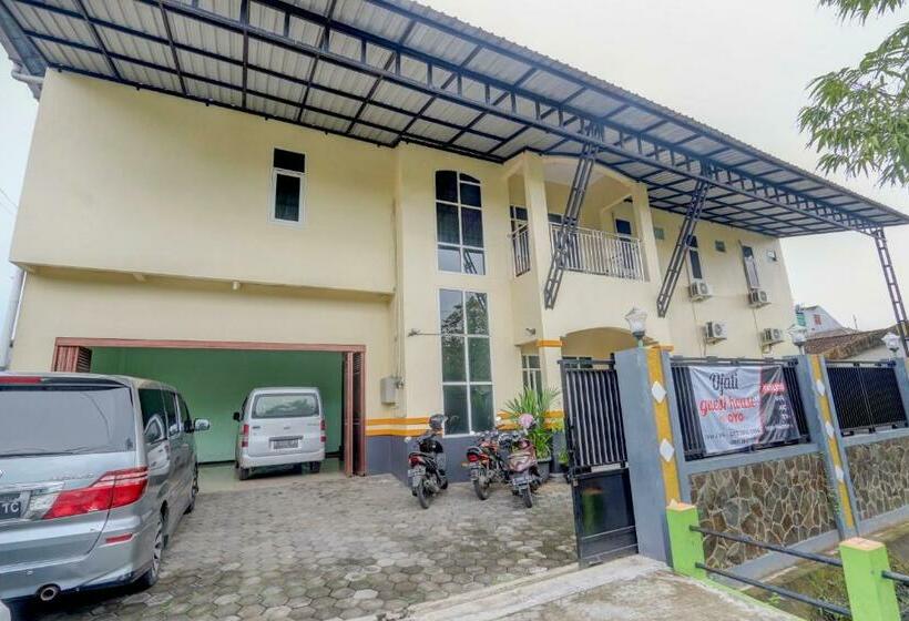 فندق Capital O 90709 Djati Guest House