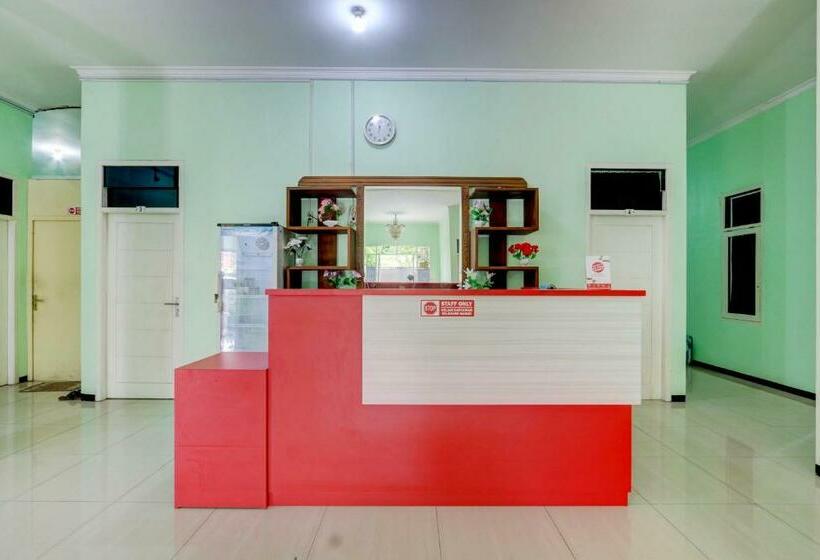 فندق Capital O 90709 Djati Guest House