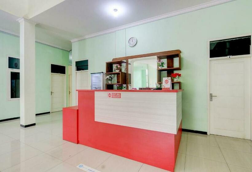 فندق Capital O 90709 Djati Guest House