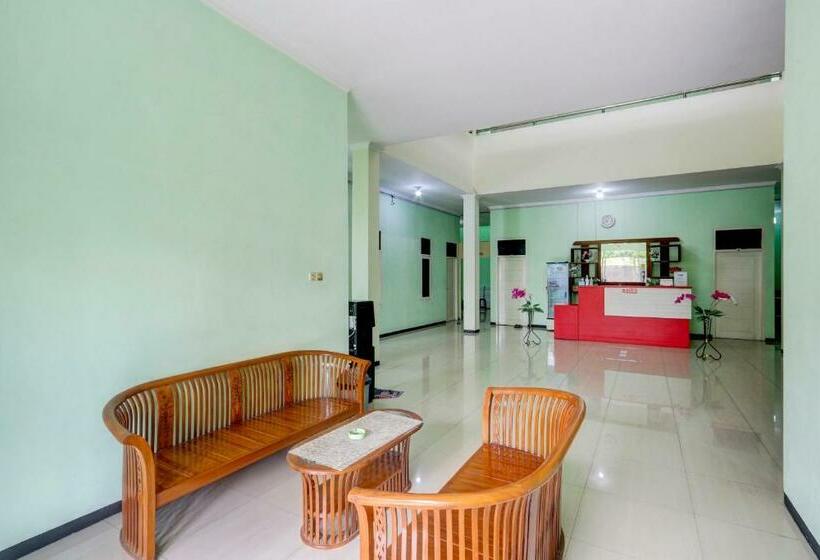 فندق Capital O 90709 Djati Guest House