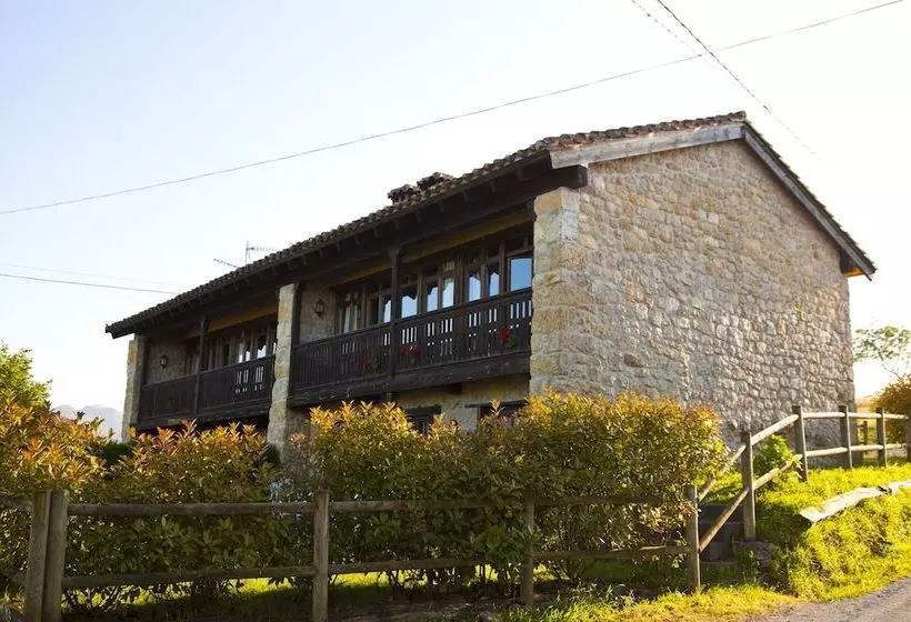 Apartamentos Rurales La Torea