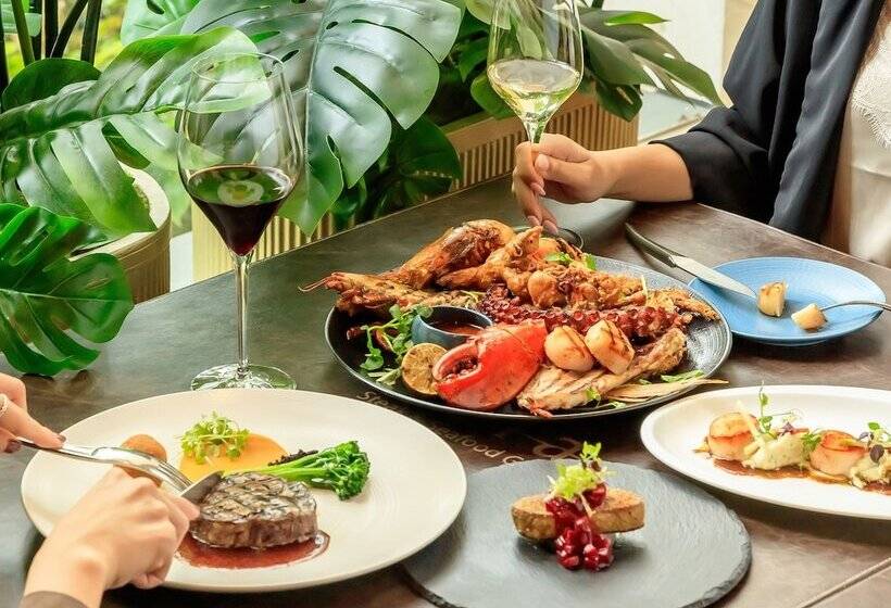 Resorts World Sentosa   Hotel Michael