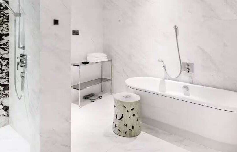 Resorts World Sentosa   Hotel Michael