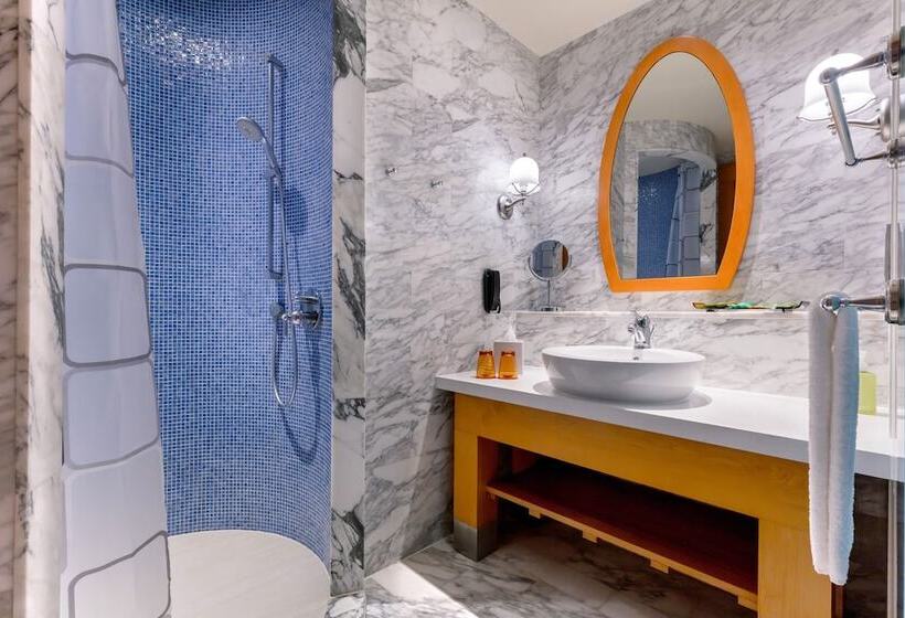 Resorts World Sentosa   Hotel Michael