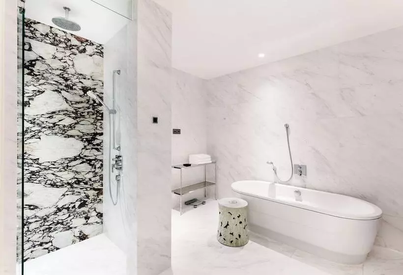 Resorts World Sentosa Hotel Michael