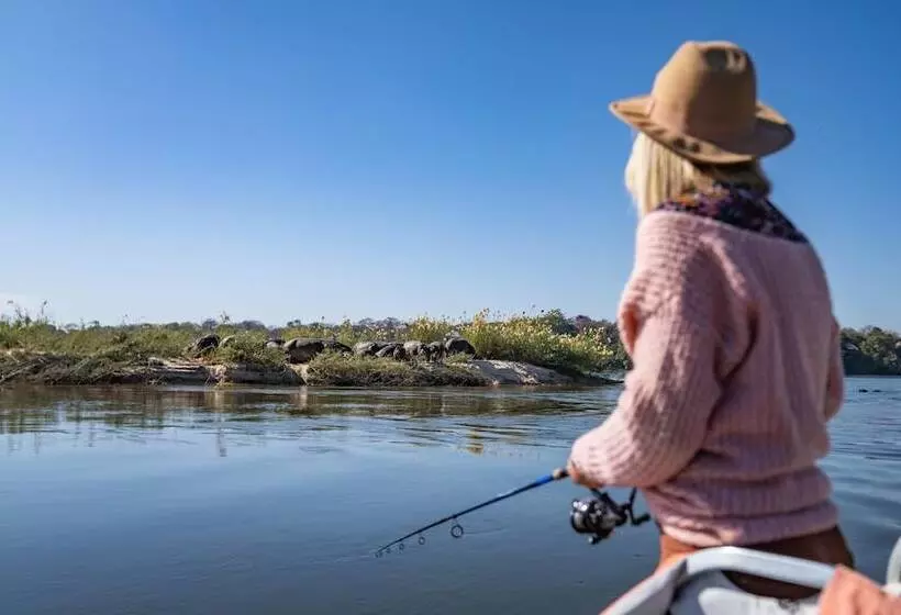 هتل Tongabezi Lodge
