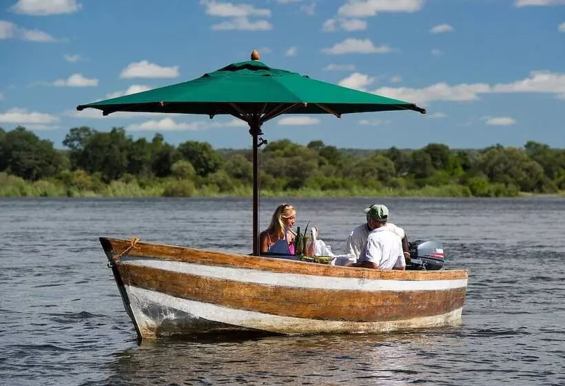 هتل Tongabezi Lodge