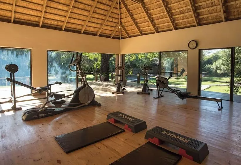 هتل Tongabezi Lodge