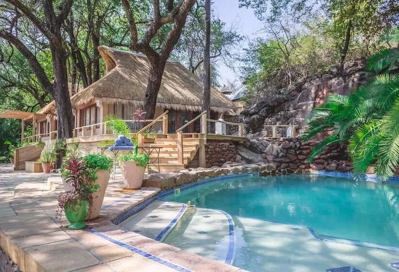 هتل Tongabezi Lodge