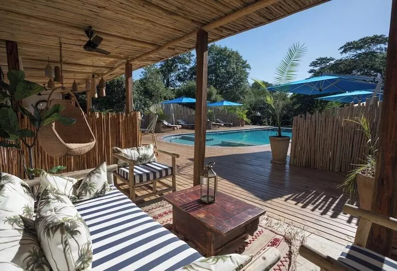 هتل Tongabezi Lodge