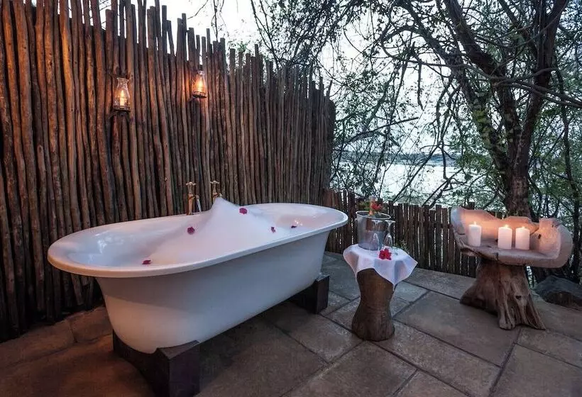 هتل Tongabezi Lodge