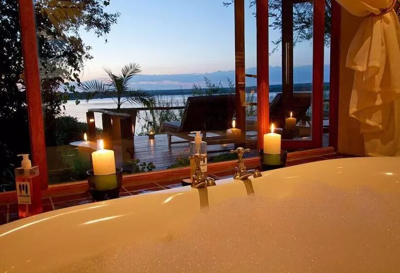 هتل Tongabezi Lodge