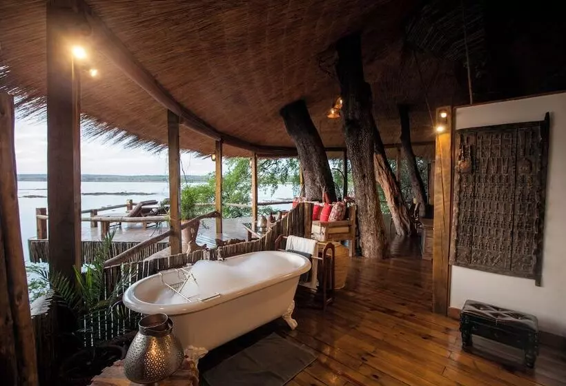 هتل Tongabezi Lodge