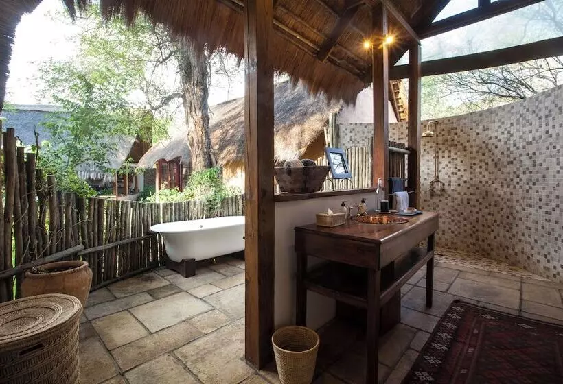 هتل Tongabezi Lodge