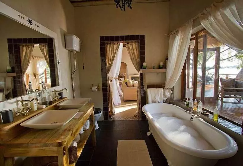 هتل Tongabezi Lodge