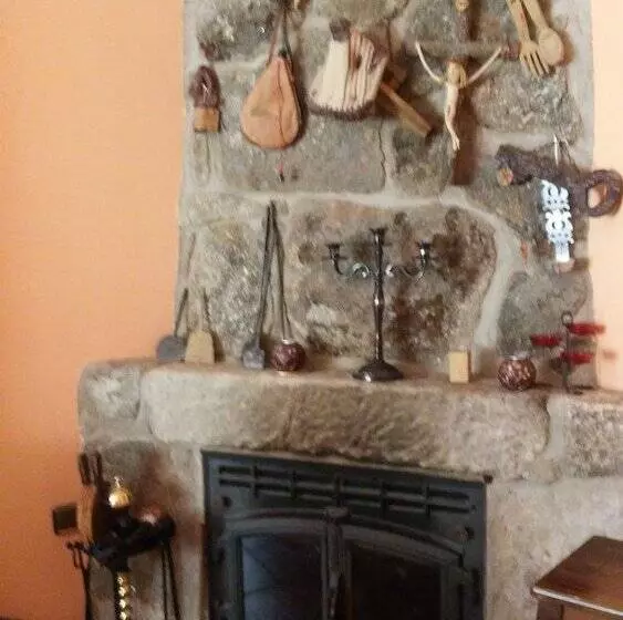 Apartamentos & Casa Rural Boada Con Jardin Interior Y Barbacoa