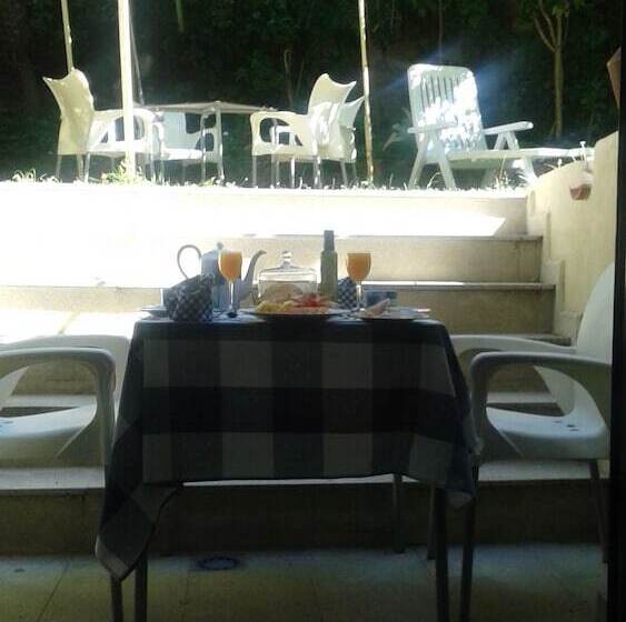 Apartamentos & Casa Rural Boada Con Jardin Interior Y Barbacoa