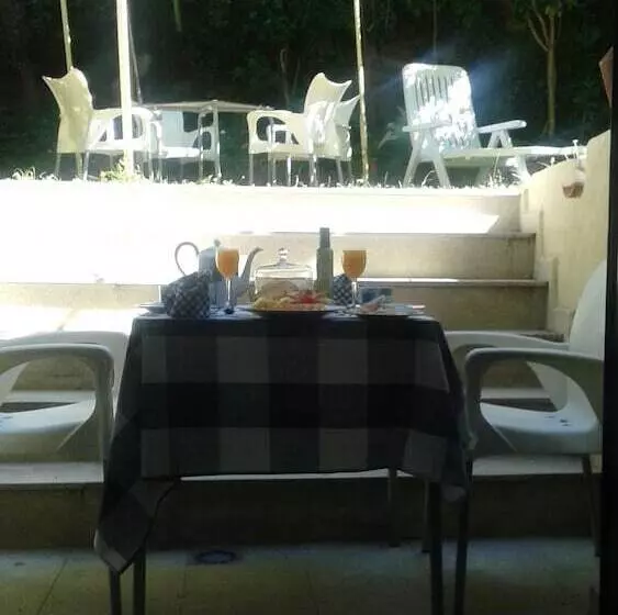 Apartamentos & Casa Rural Boada Con Jardin Interior Y Barbacoa