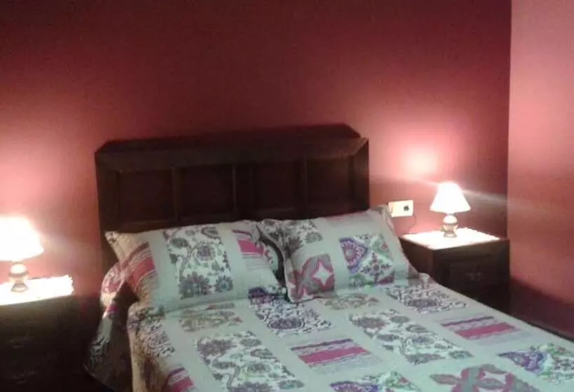 Apartamentos & Casa Rural Boada Con Jardin Interior Y Barbacoa