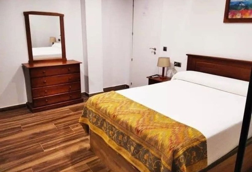 Apartamentos & Casa Rural Boada Con Jardin Interior Y Barbacoa