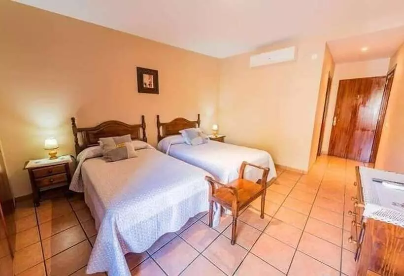 Apartamentos & Casa Rural Boada Con Jardin Interior Y Barbacoa