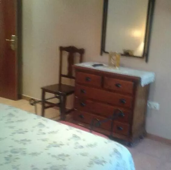 Apartamentos & Casa Rural Boada Con Jardin Interior Y Barbacoa