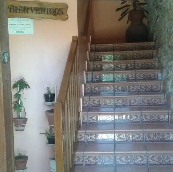 Apartamentos & Casa Rural Boada Con Jardin Interior Y Barbacoa