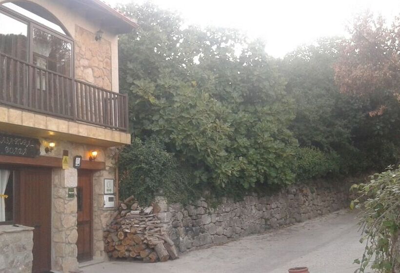 Apartamentos & Casa Rural Boada Con Jardin Interior Y Barbacoa