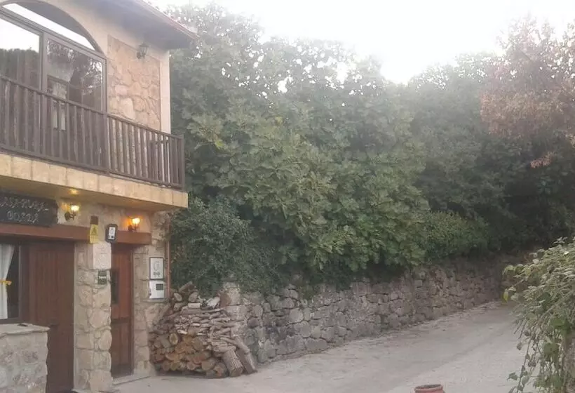 Apartamentos & Casa Rural Boada Con Jardin Interior Y Barbacoa