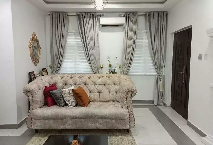 تختخواب و صبحانه E   Glisters Home
