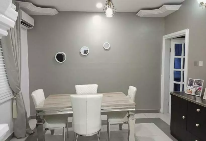 تختخواب و صبحانه E   Glisters Home
