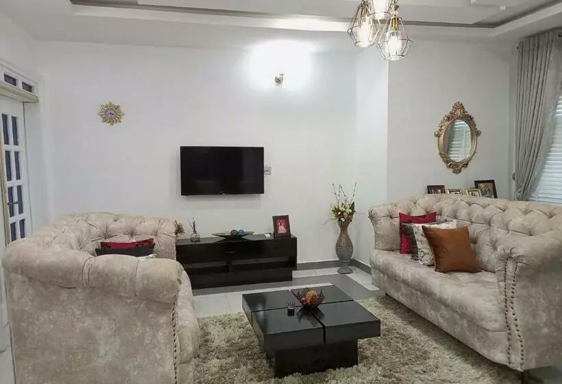 تختخواب و صبحانه E   Glisters Home