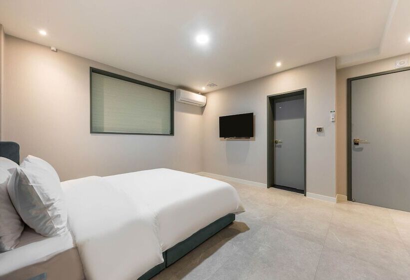 فندق Ever Miracle