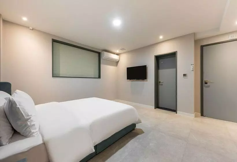 Hotelli Ever Miracle