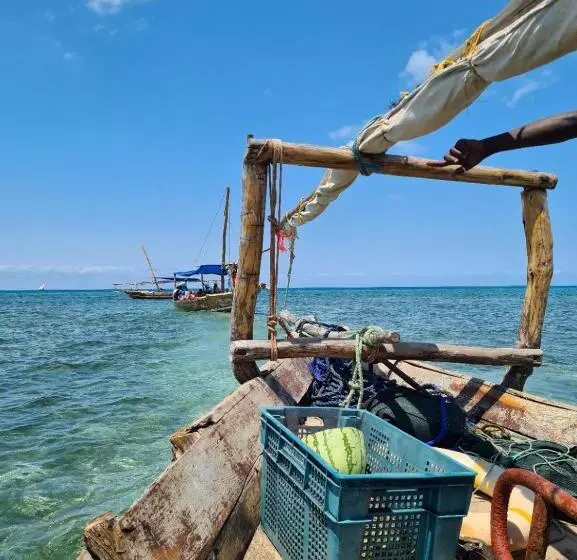 Hotelli Karibu Beach Resort