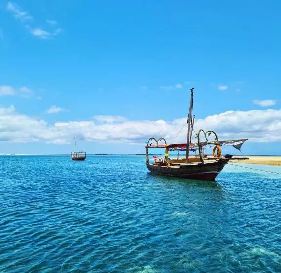 Hotelli Karibu Beach Resort