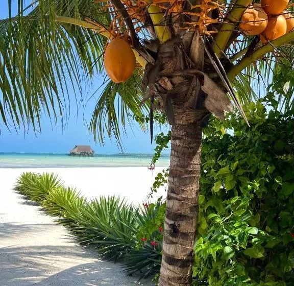 Hotelli Karibu Beach Resort