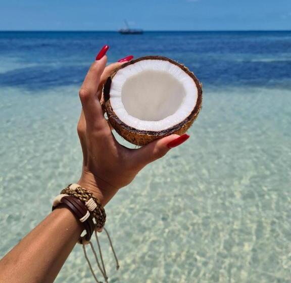 فندق Karibu Beach Resort