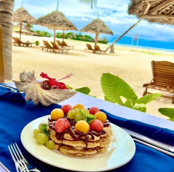 فندق Karibu Beach Resort